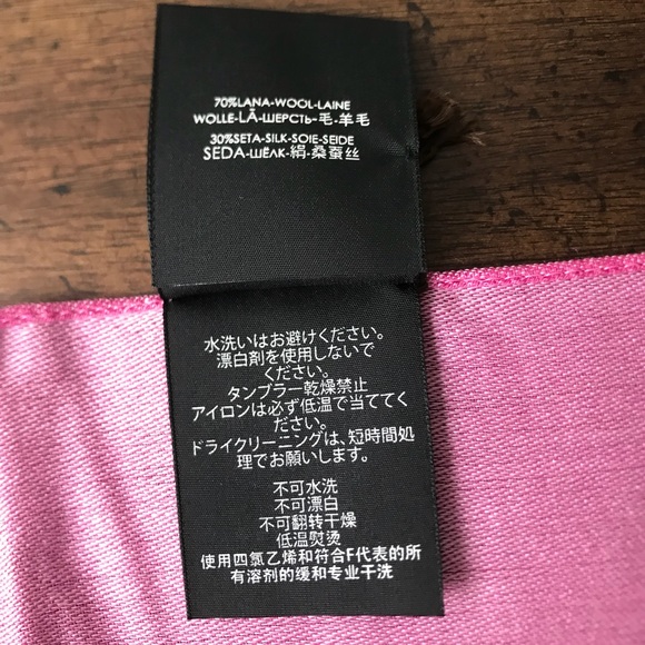 🎊5 ⭐️HP/RESTOCKED/JUST IN🎊Luxurious Gucci Scarf - Picture 5 of 6